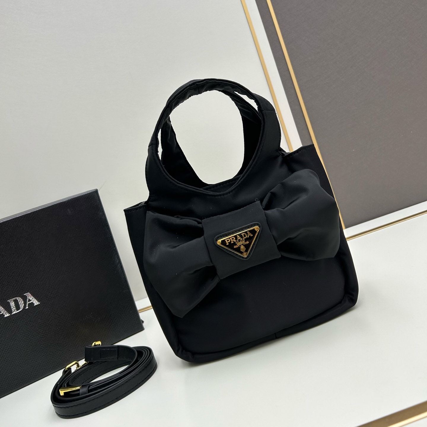Pra*a shopping bags